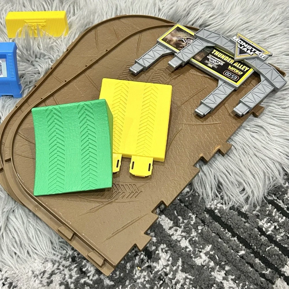 Monster Jam Kinetic Sand Monster Dirt Arena Set